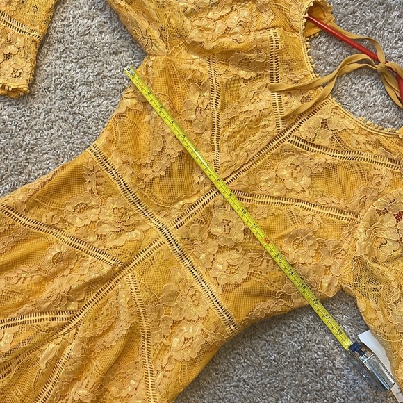 Tobi VICTORIA YELLOW LACE DRESS - Picture 7 of 11